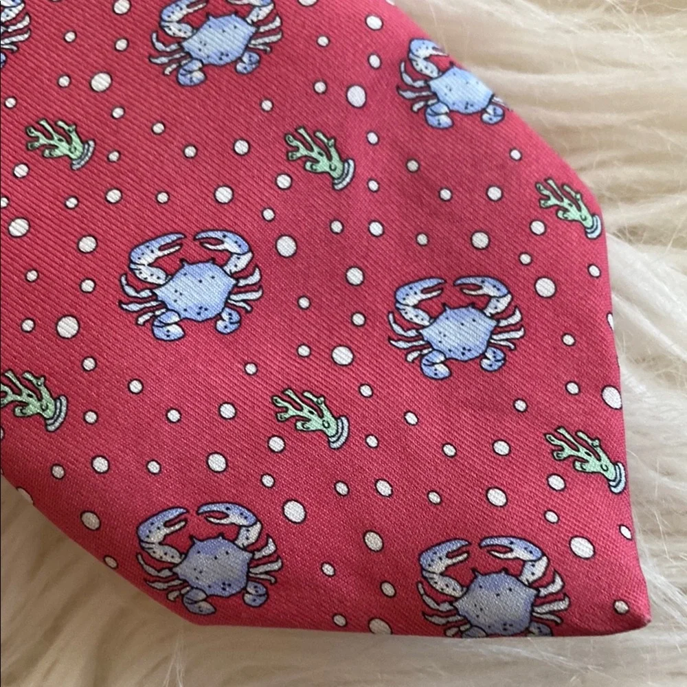 Vineyard vines 100% silk crab Tie